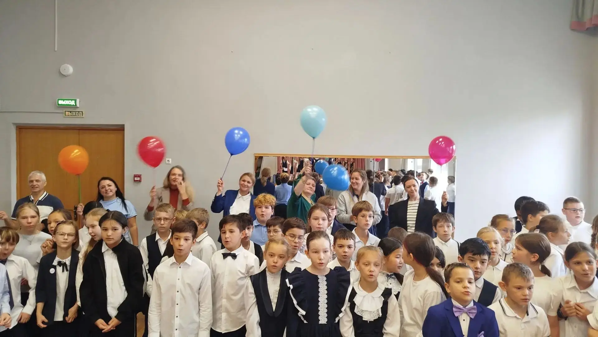 🎉 В отделении начальной школы ярко и торжественно отметили День учителя! 🎉