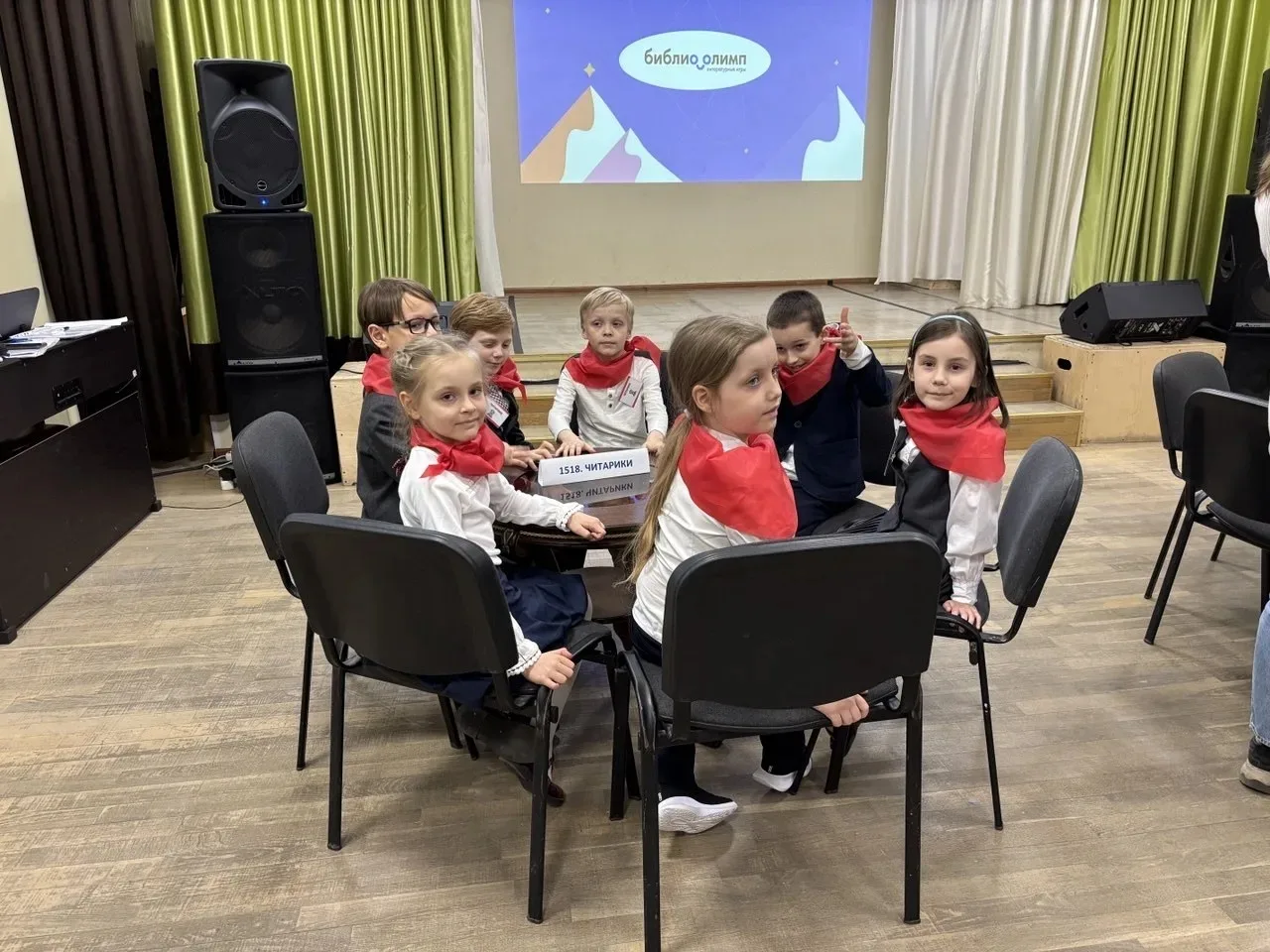 🎓 Городской конкурс "Библио Олимп" для первоклассников продолжается.   📚 Ученики 1-Г класса приняли 