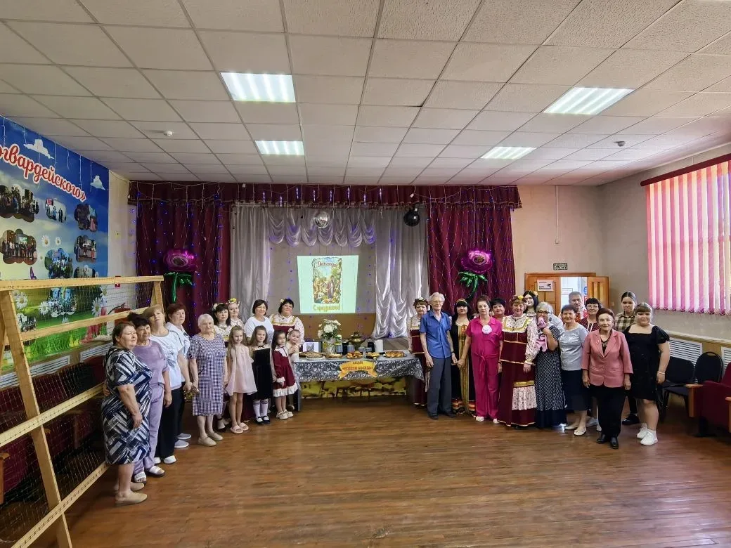 Сегодня сотрудники МКУК "КДЦ с. Красногвардейского"  организовали радостный и тёплый пр...