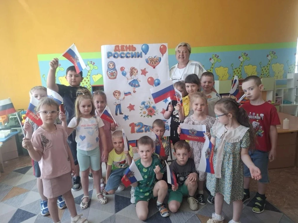 Маленькие сердца, большая любовь к Родине ❤️🇷🇺

В преддверии Дня России в нашей группе «Лучик» кип
