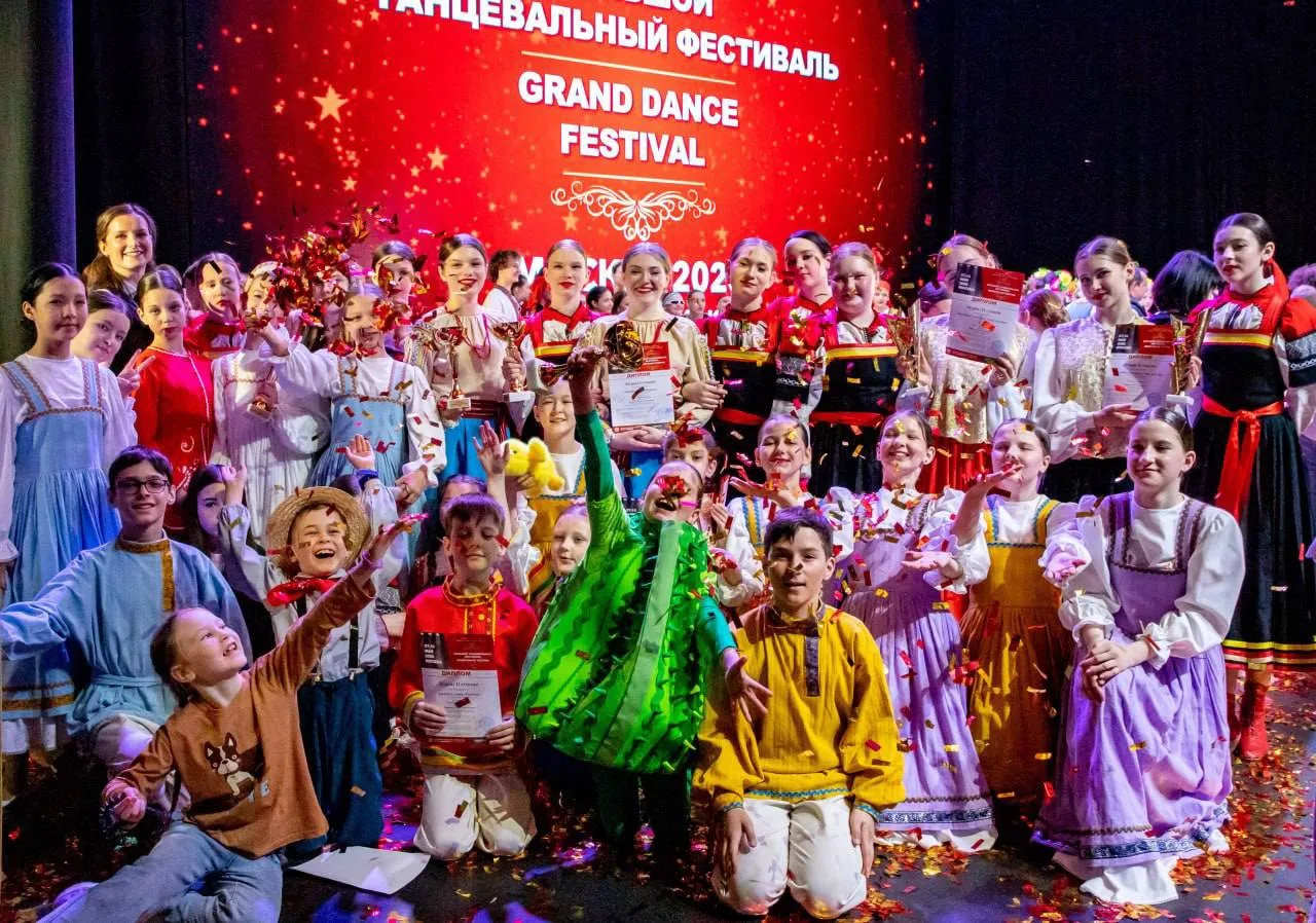 🏆 Камчатский ансамбль "Радость" взял Гран-при в Минске   Камчатский танцевальный ансамбль "Радость" 