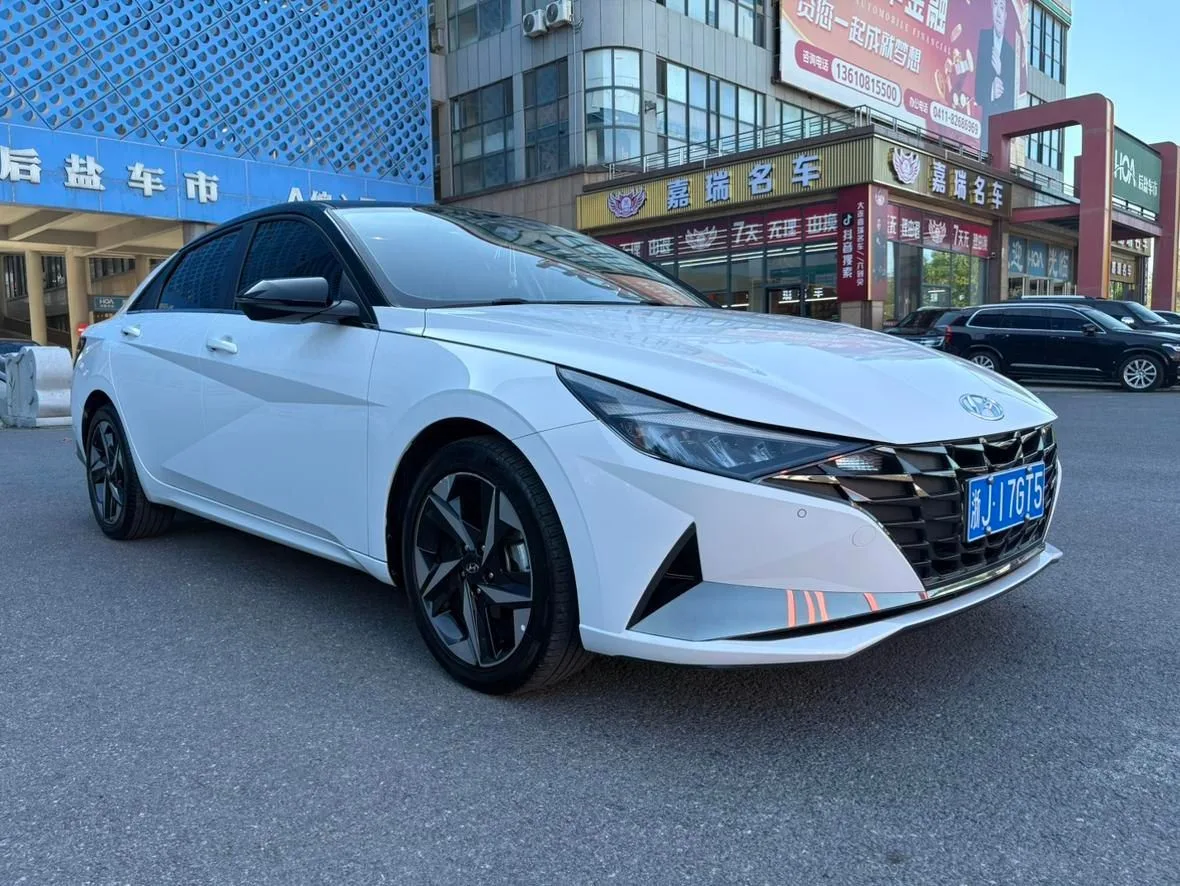 Hyundai Elantra

Пробег: 25.000 км
Двигатель: 1.5 / 115 л.с.
Привод: передний
Год: 2022

Комплектаци