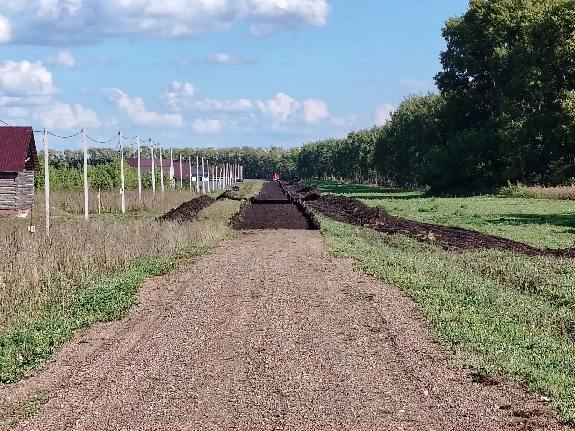 Второй этап работ по отсыпке части улицы Берёзовой стартовал в деревне Улукулево. На пр...