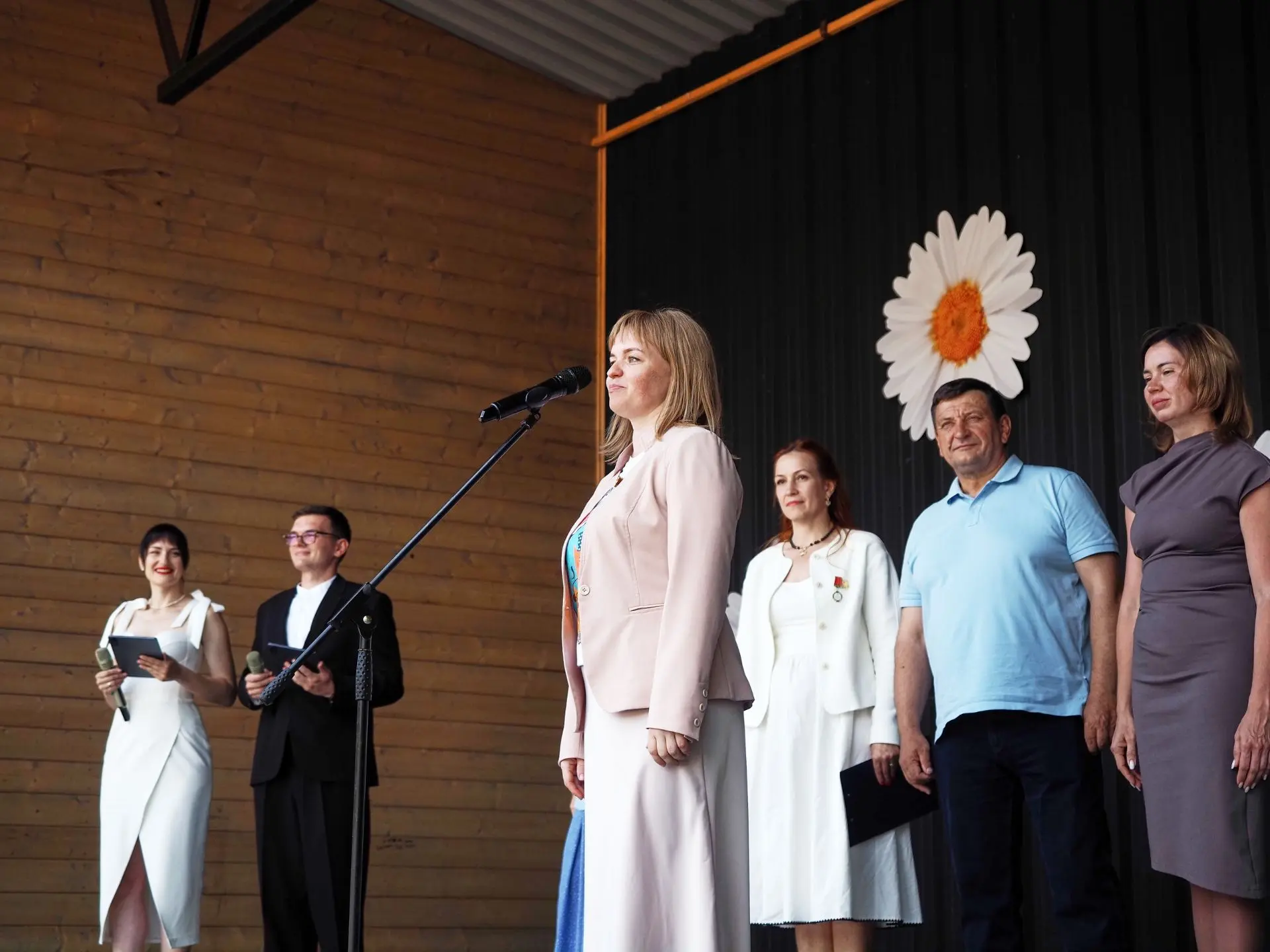 💛 СЕМЬЯ — В СЕРДЦЕ МОЛОДЁЖНОЙ СТОЛИЦЫ

Вчера Лопатинский сад стал местом, где встретились традиции,