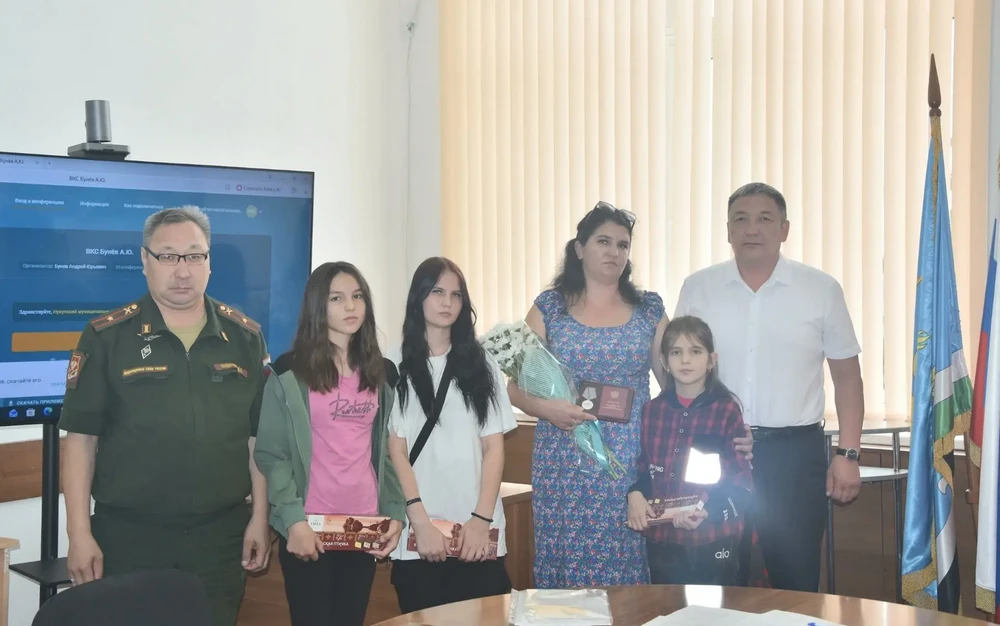 Медаль «За Отвагу» вручили семье погибшего Героя СВО в Нукутском округе
https://orda-info.online/med