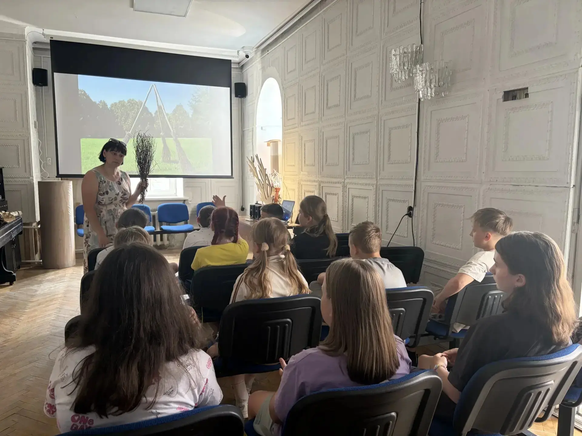 🧒🏻🌿👧🏻 Вторая половина дня для  ребят школьного лагеря «Дружба» выдалась невероятно познавательн