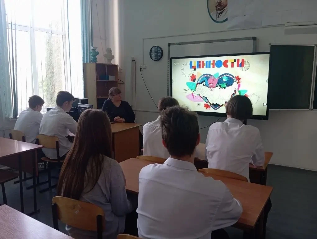 🌟 С понедельника по-новому: Сила там, где мы вместе!  Новая учебная неделя в нашей школе стартовала 