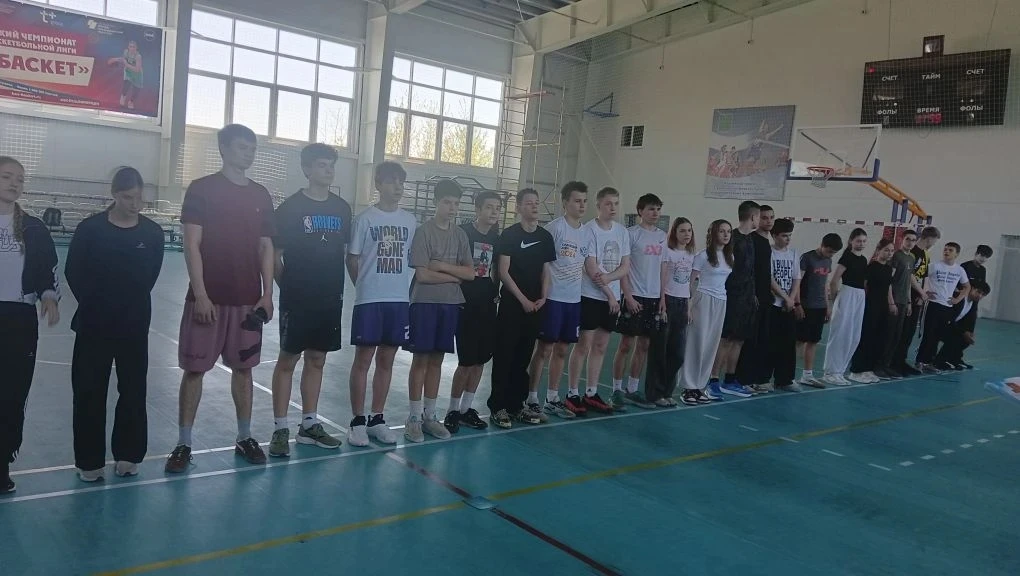 Команды юношей и девушек нашей школы приняли участие в муниципальном этапе Школьной лиги по лёгкой а