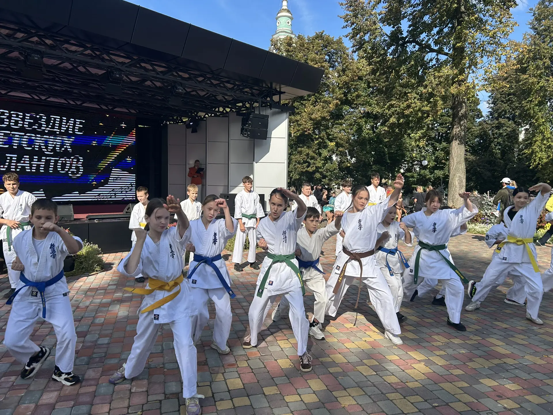 Сегодня в городском Парке культуры и отдыха состоялся гала-концерт, ставший яркой финал...