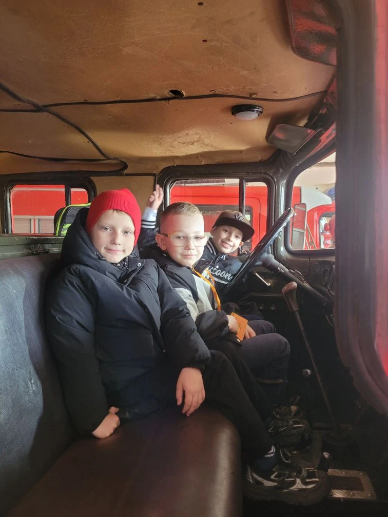 🚒 Сегодня ученики нашей школы побывали на увлекательной экскурсии в местной пожарной части. Это было