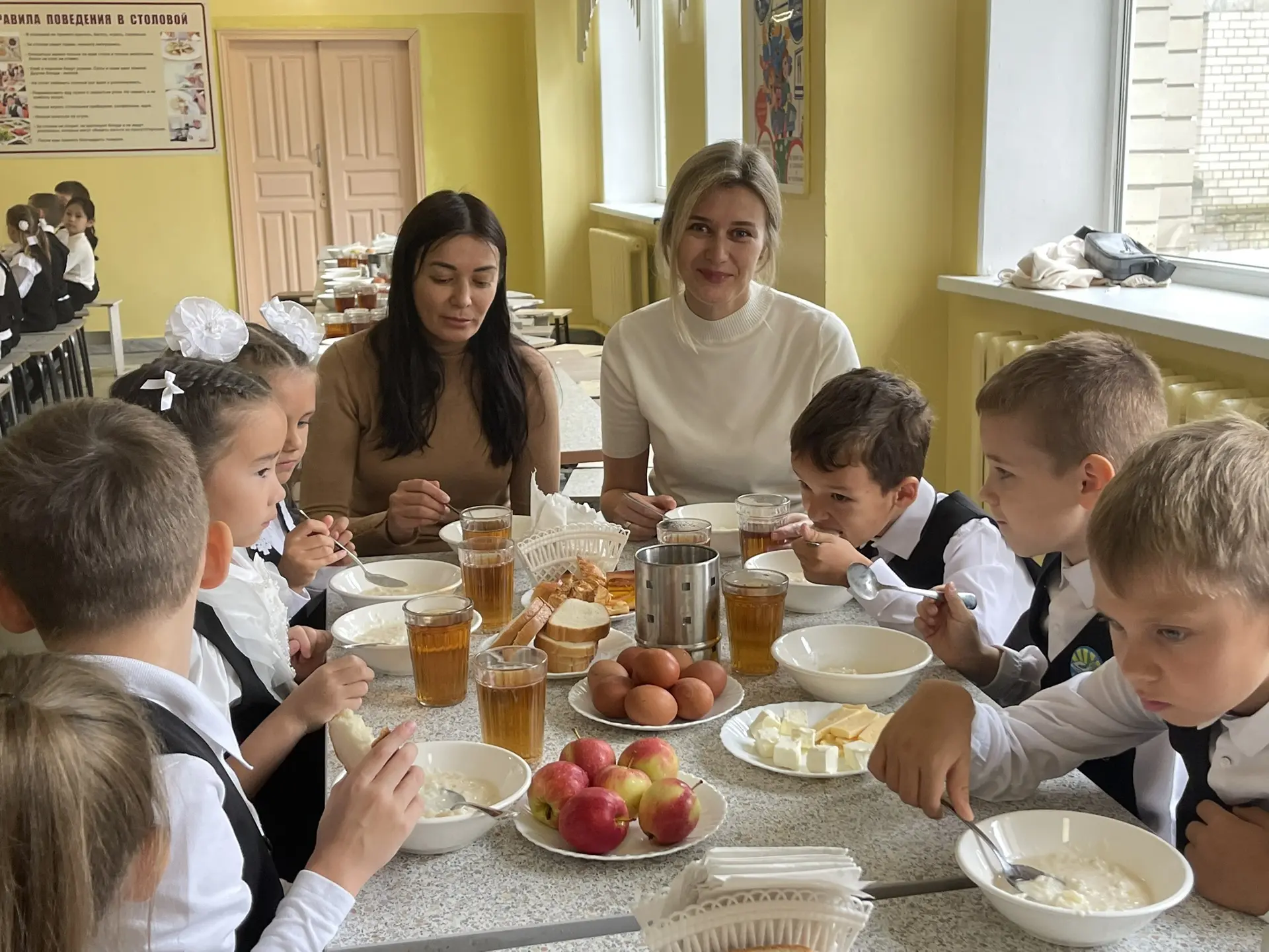 Сегодня столовую лицея посетили родители 1 «А» класса, которым предложили прийти и попр...