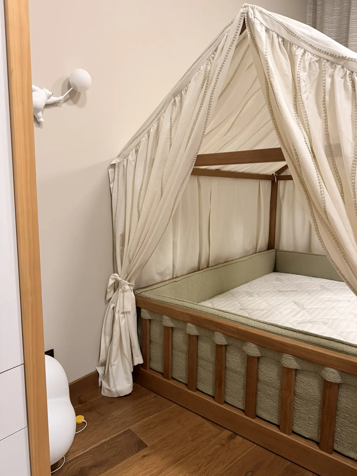 Дом кровать с бортиками из органического хлопка врятли заставит ваше сердечко екнуть, а...