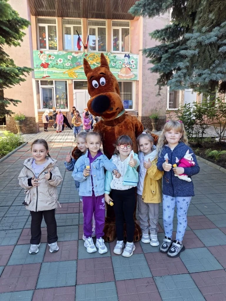 В нашем детском саду с радостью отметили День защиты детей! Праздник начался с визита сказочного пер