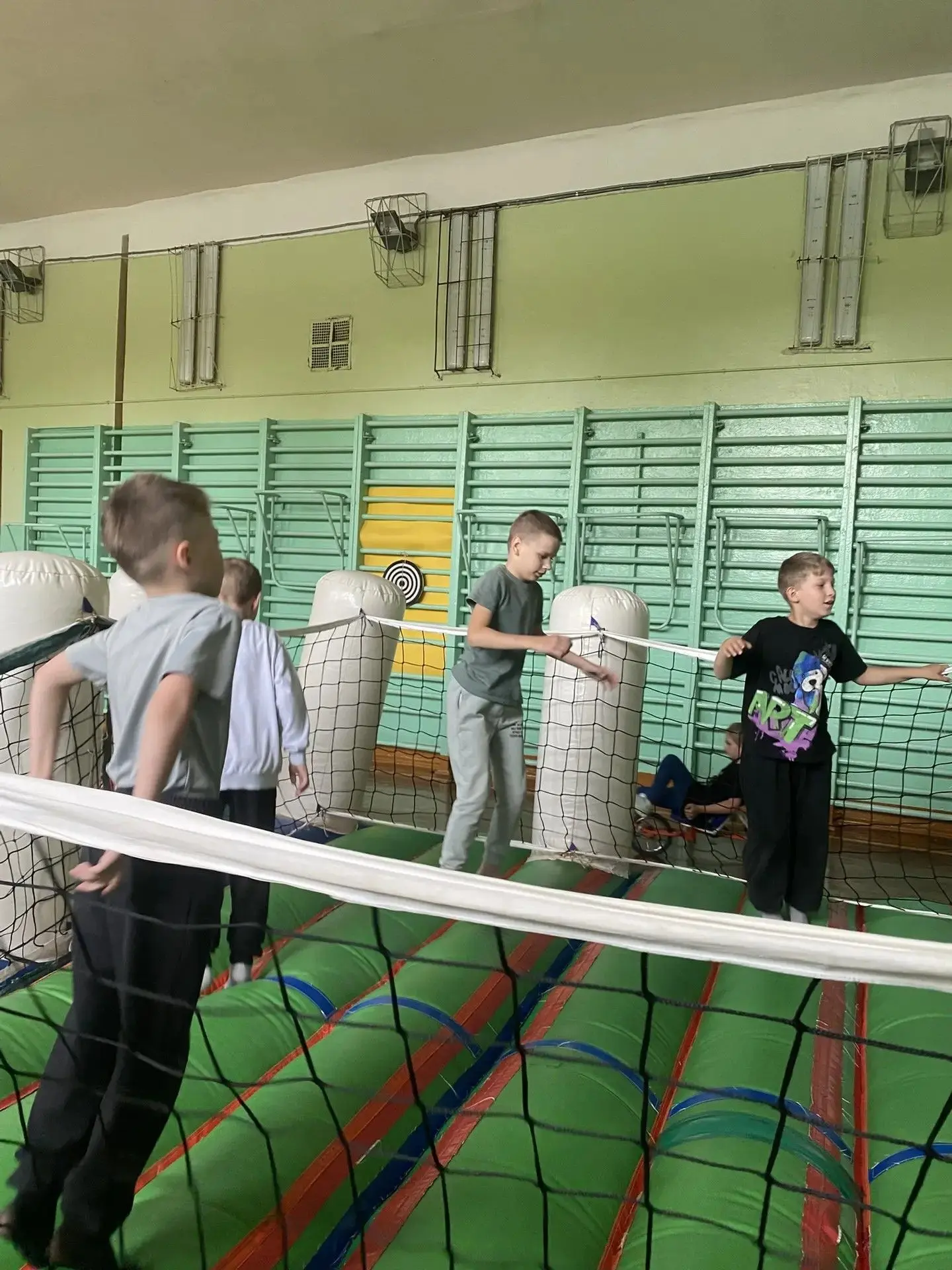В четверг в школьном лагере прошёл день национальных традиций, спорта и безопасности!
 С утра ребята