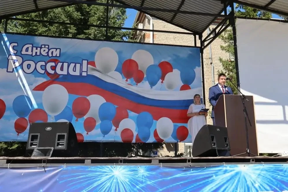 🇷🇺В преддверии Дня России на Центральной площади города состоялся праздничный митинг-концерт «Моя 