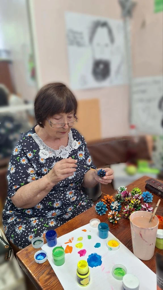 🎨 Кисти, шишки и немного волшебства!

В арт-мастерской Чернского районного дома культуры сегодня не