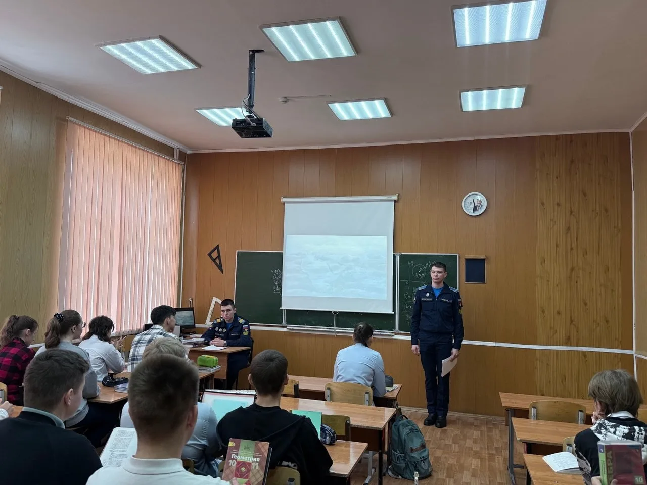 Встреча с будущими защитниками Отечества  В честь Дня защитника Отечества в нашей школе прошло особе