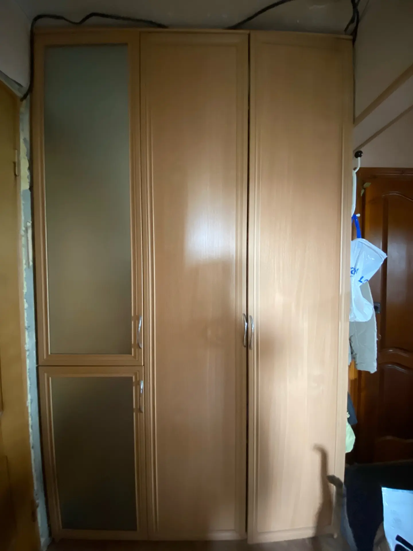 Шкаф б/у, высота 2.45, глубина 50, ширина 1,42, в хорошем состоянии, 2000₽, самовывоз