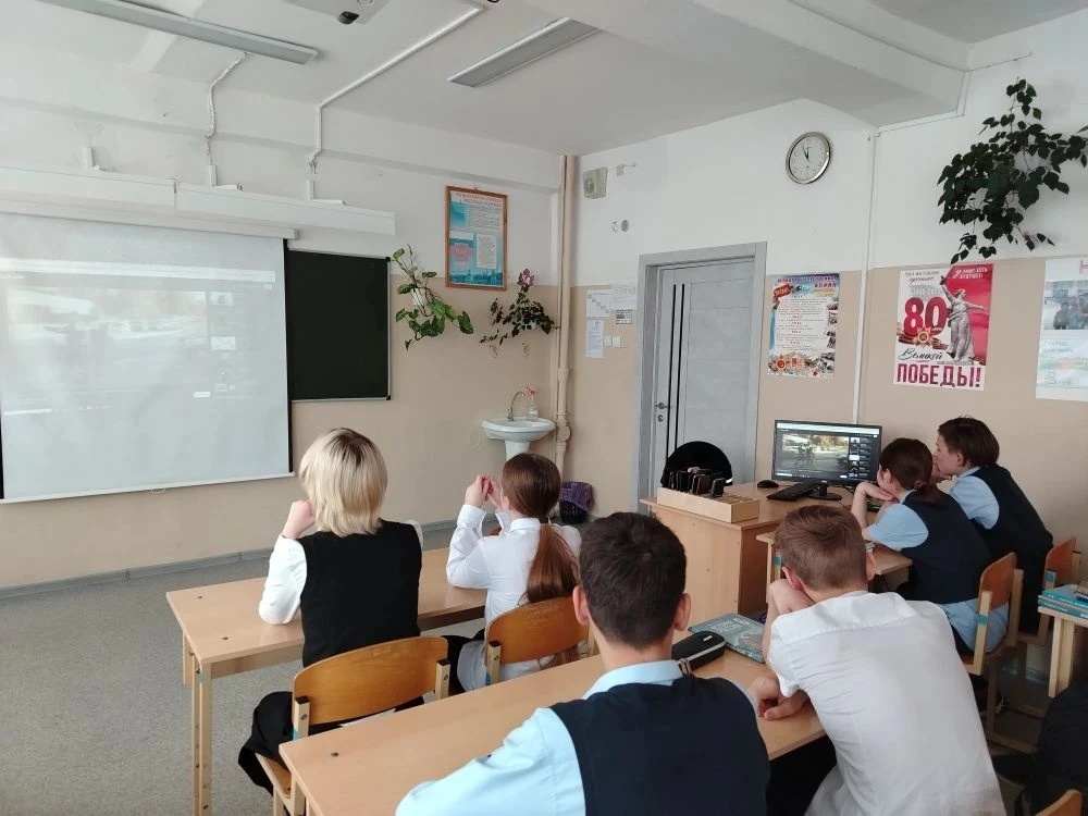 Мотоцикл — не игрушка: как в нашей гимназии прошёл урок безопасности 📹 «Мотоцикл в руках ребенка»: ж