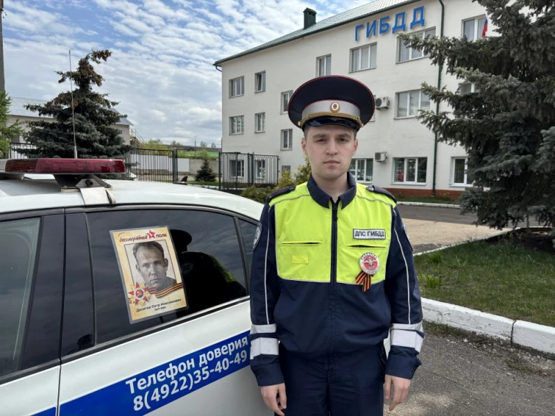 «Бессмертный автополк» Госавтоинспекции проехал по дорогам региона  Сотрудники Госавтоинспекции Влад