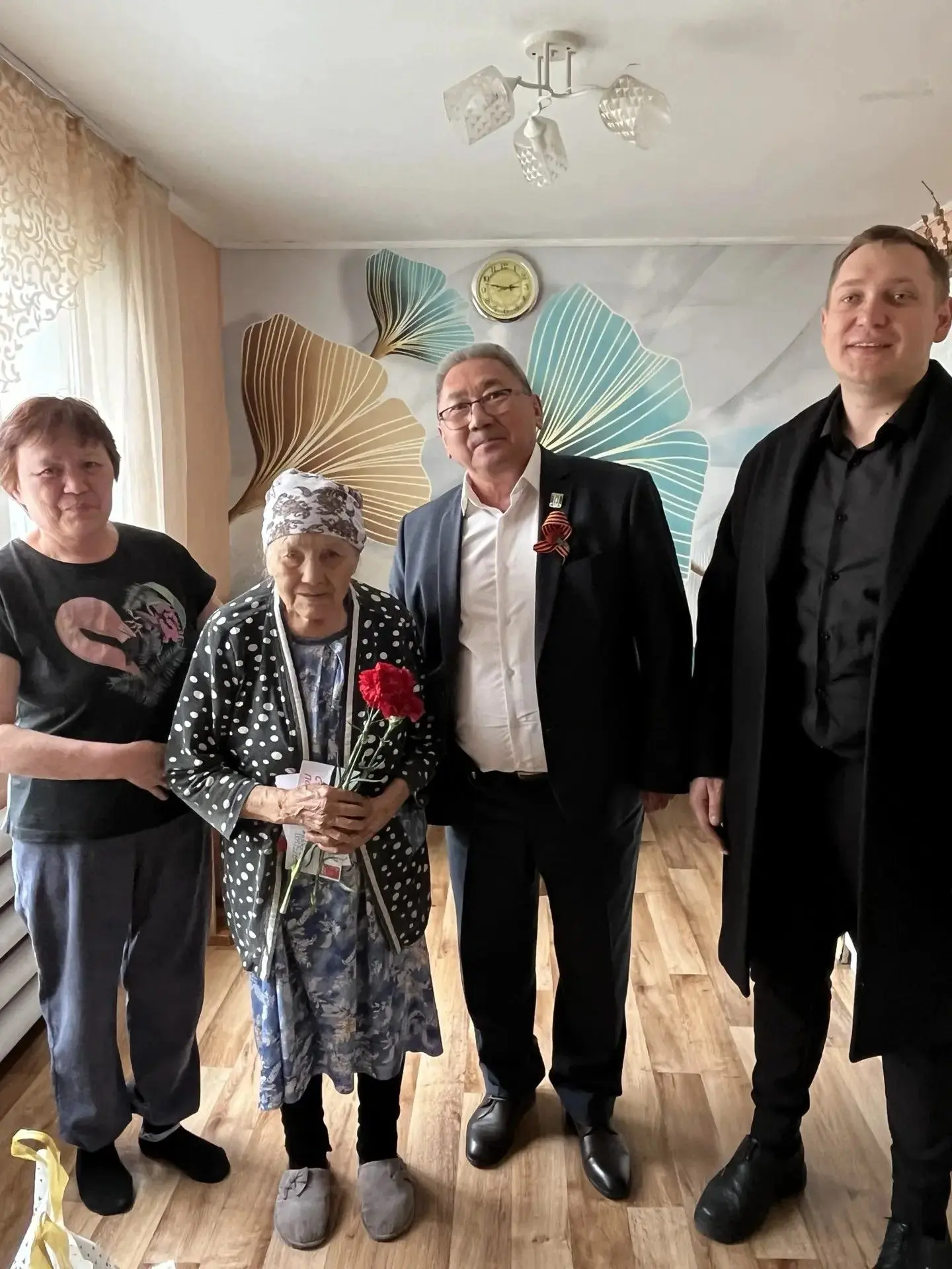 Накануне Дня Победы председатель Совета депутатов Алтайского района Леонид Чаптыков поб...