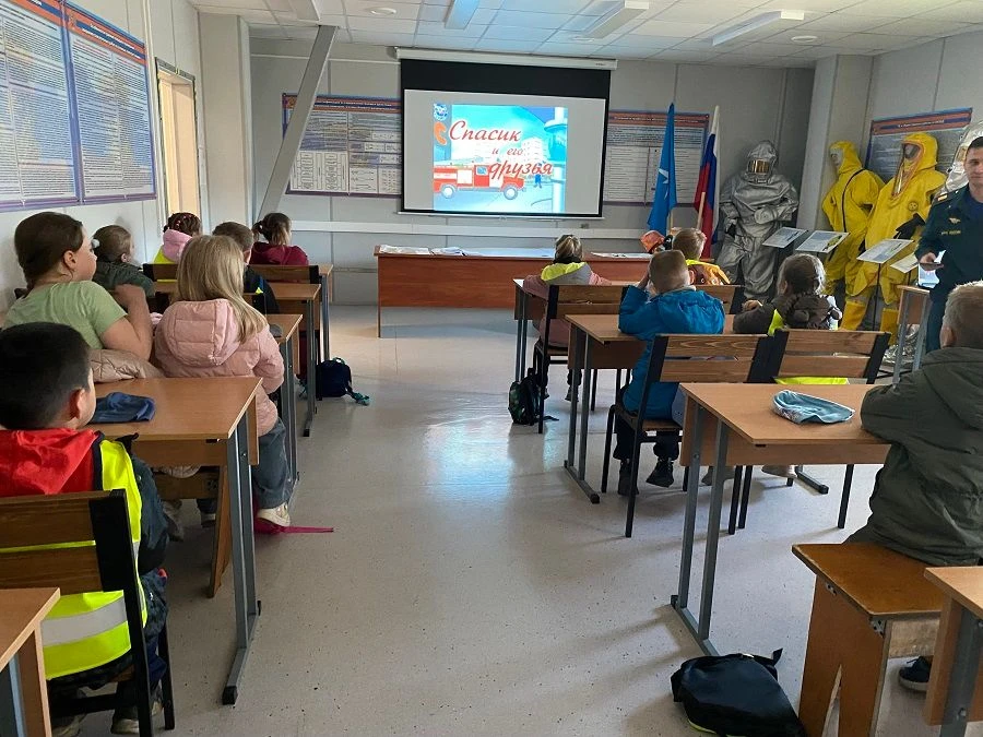 В подготовительных группах «Пчелки», «Сказка» и «Смешарики» прошел «День пожарной безопасности». 🧯 