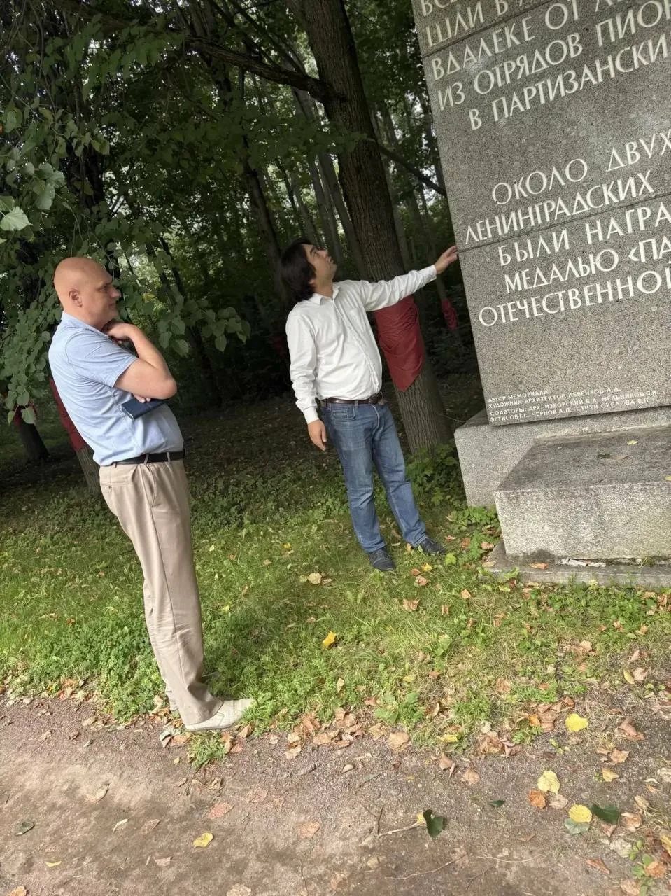 🛠️ Владимир Цой проверил ход реставрации мемориального комплекса «Дорога жизни»