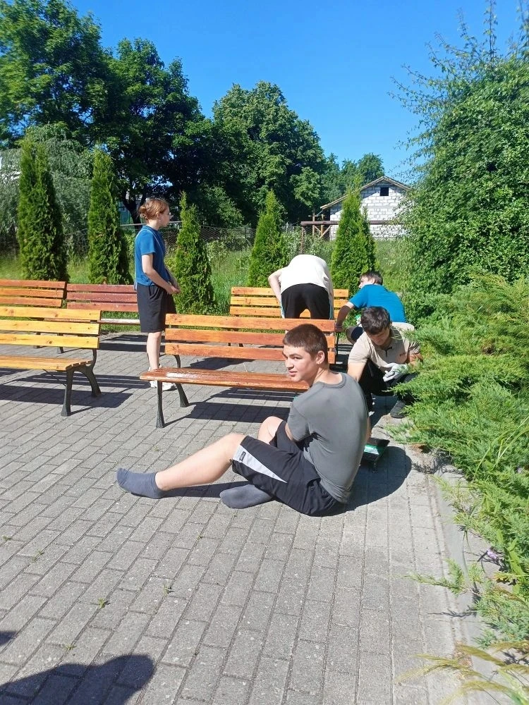 Сегодня закончили работу в школе наши ребята из трудовой бригады "Мастерок". За период работы они по