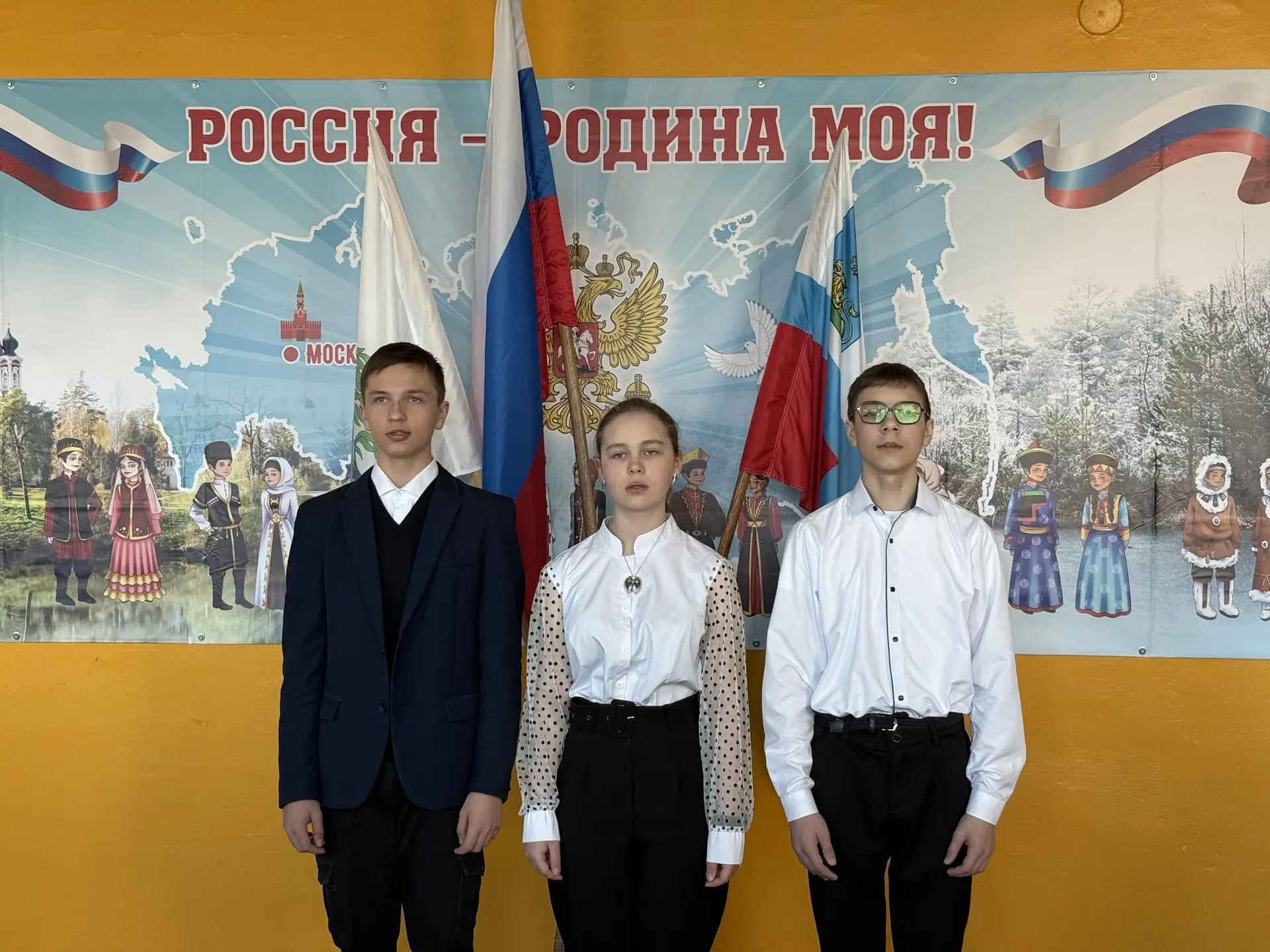 Традиционное начало новой недели началась с торжественной линейки исполнения гимна наше...