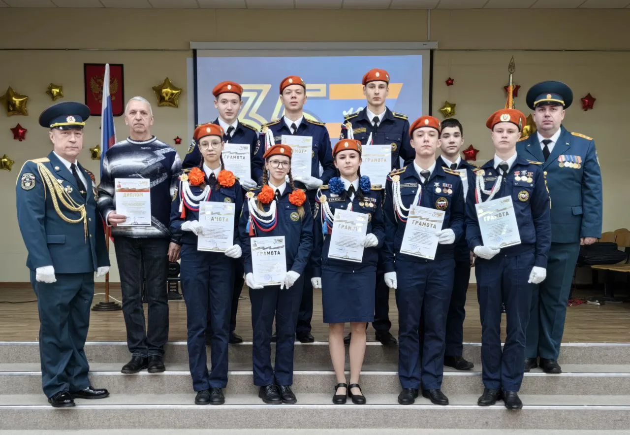 Торжественный развод кадетской пожарно-спасательной роты МЧС ✨  📆 Сегодня в актовом зале нашей школы