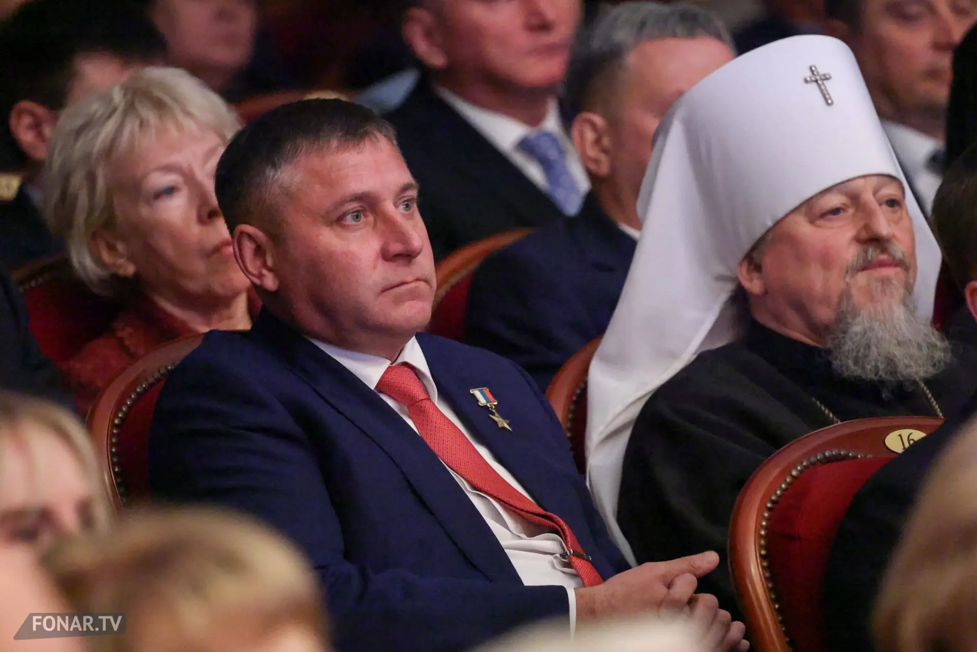 На губернаторских инаугурациях время обычно останавливается. Зрители внимательно рассма...