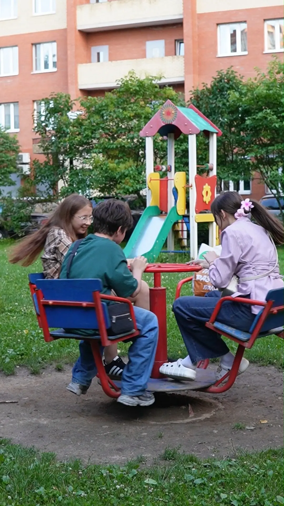 https://vk.ru/clip-229526465_456240018?c=1

Перед тем как обвинять детей с краже,  нужно сначала все