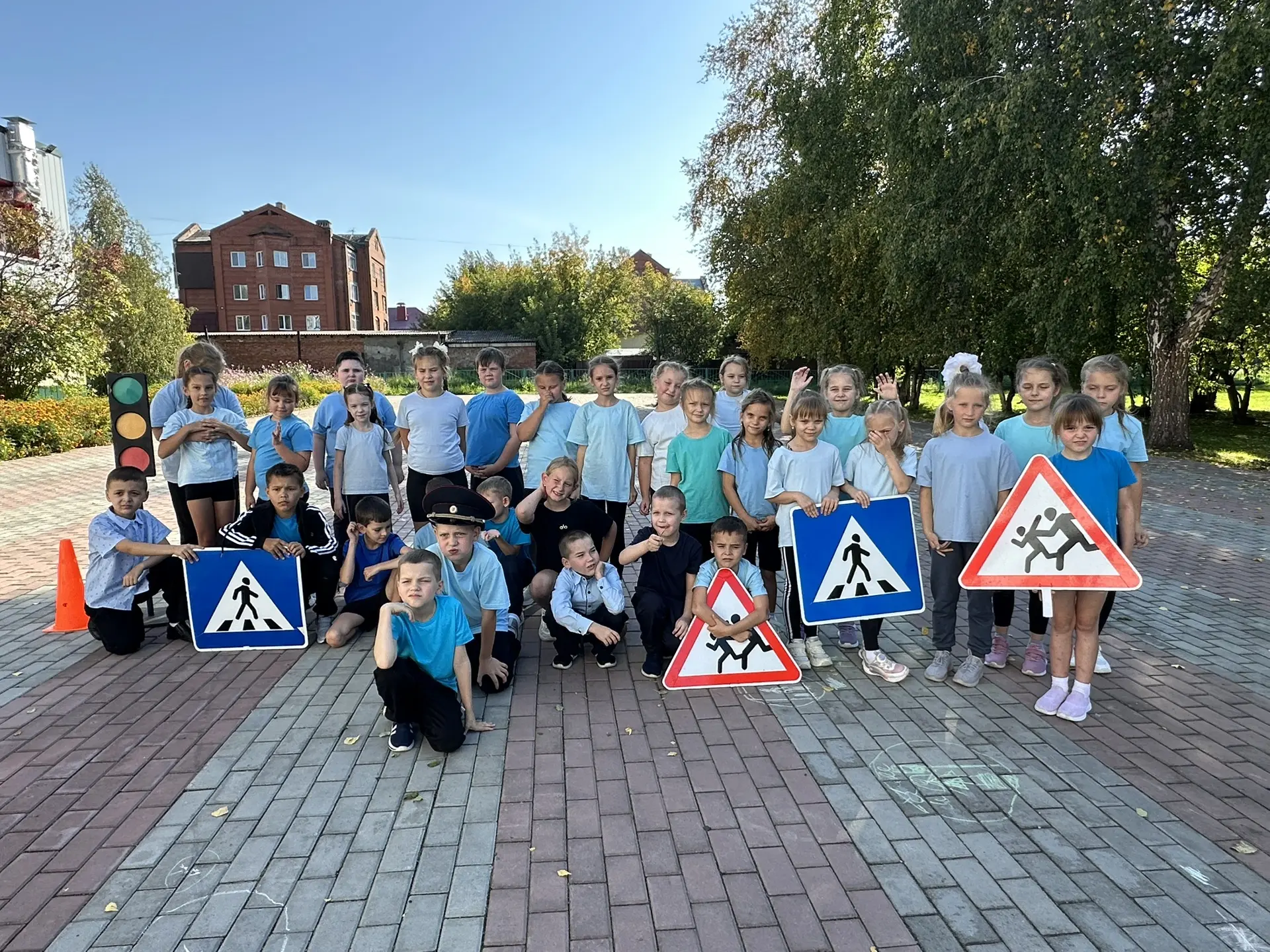 🚦 Безопасность — это модно! Как мы зажигали на неделе ПДД 🚦