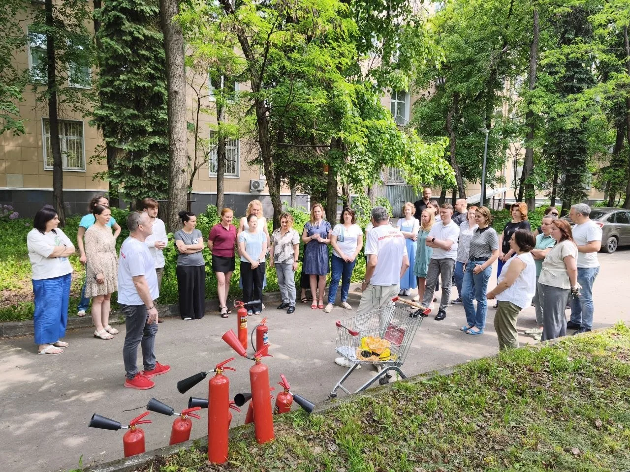 🧯В больнице Плетнёва состоялись  практические занятия по применению огнетушителя и  ун...