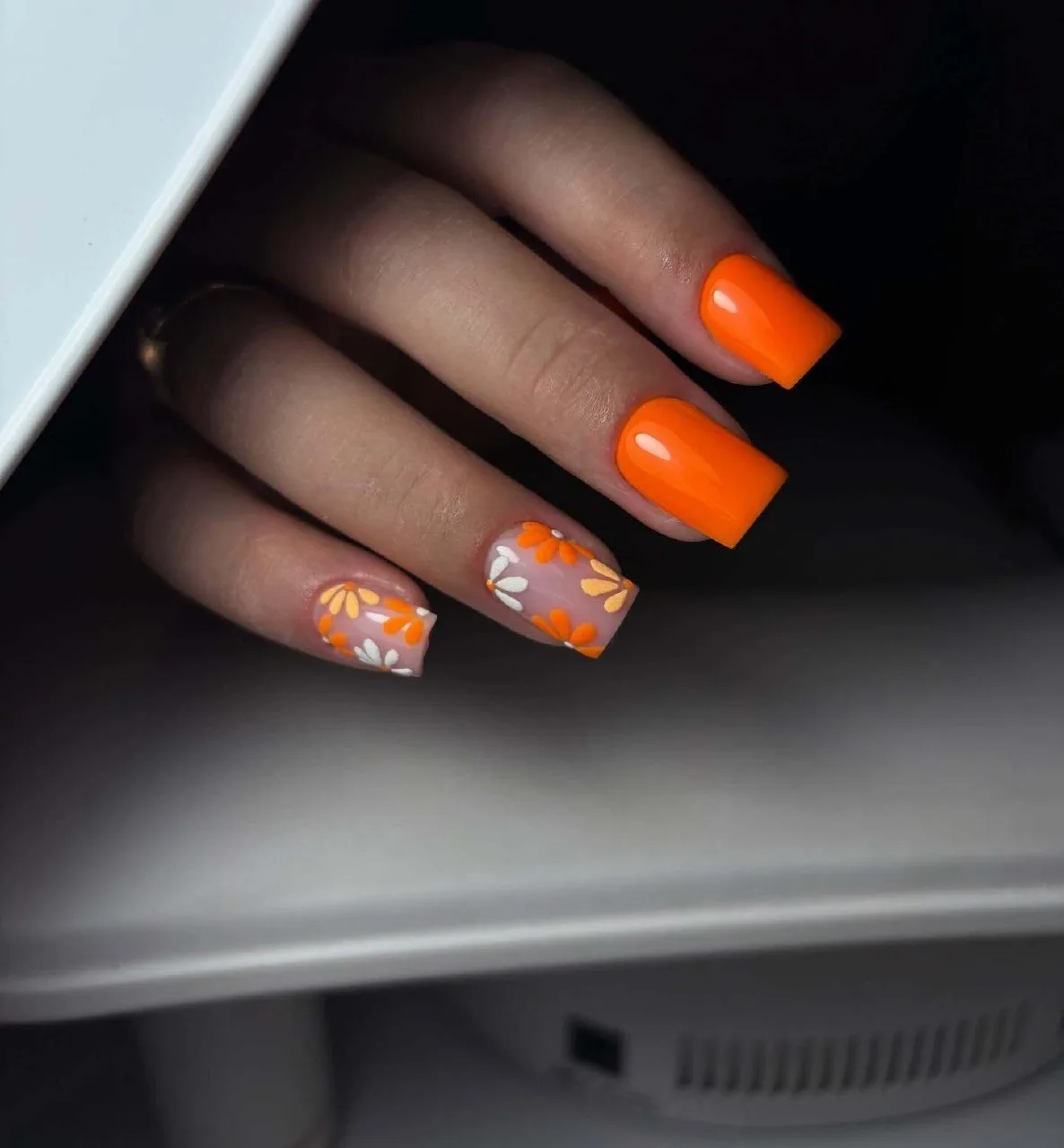 🧡
Мастер nail_art_by_cintia

💅 Ногти