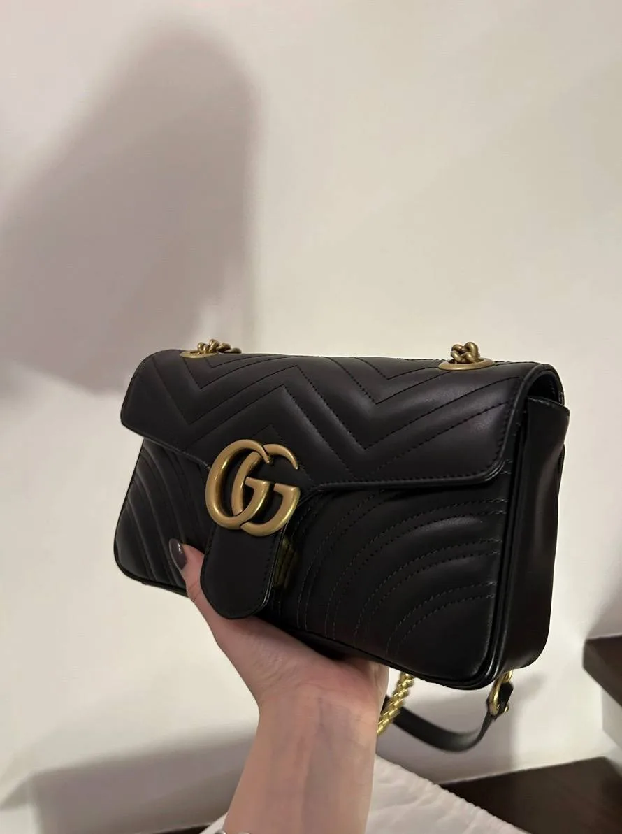 Сумочка Gucci Marmont 🖤

Бренд: Gucci
Комплект: Пыльник 
Состояние: отличное, без следов носки 

Ст