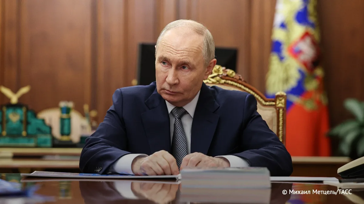 Путин заявил, что Россия готова отвечать на захваты своих судов, и призвал Запад — "дав...