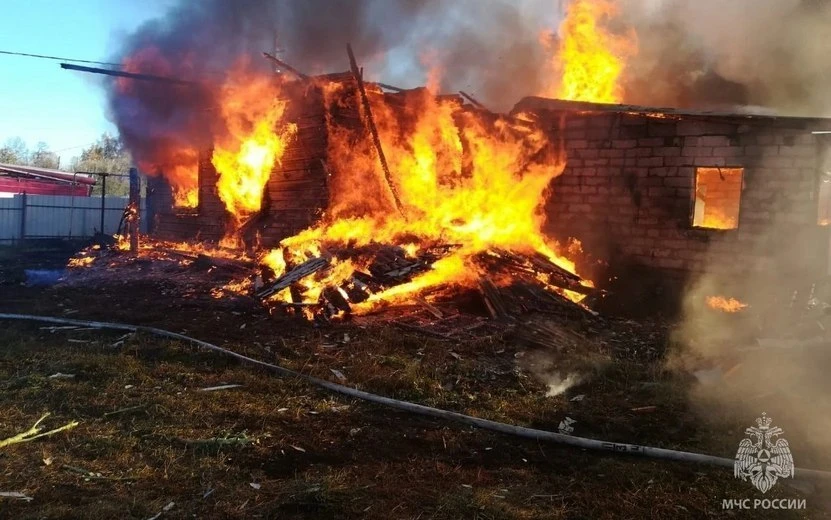 Пожар уничтожил дом и хозяйственные постройки в Ульяновской области

За минувшие сутки в регионе про