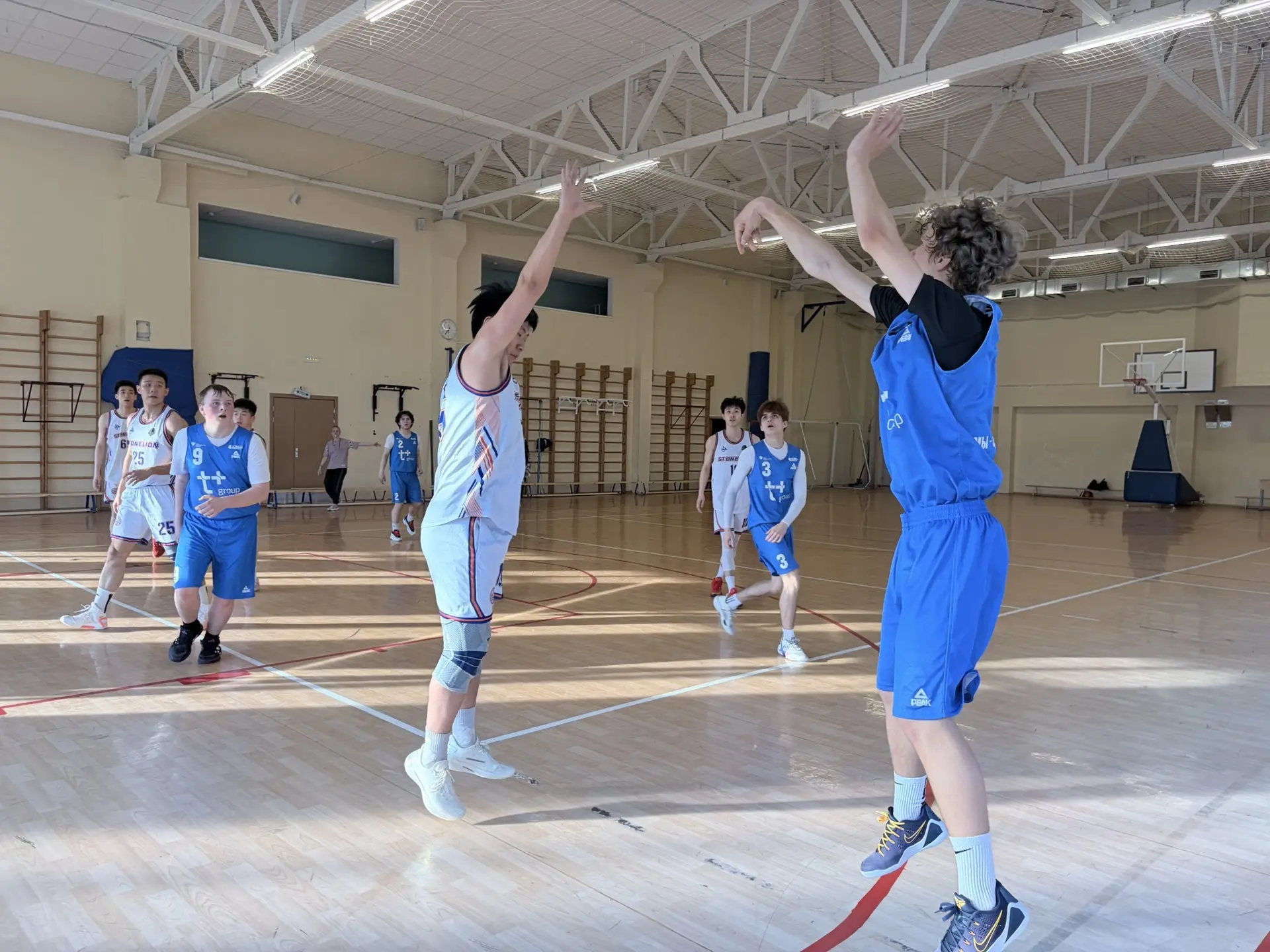 Международная товарищеская встреча: лицей 126 — команда Китая 🤝🌍🏀  На этой неделе наша юношеская сбо