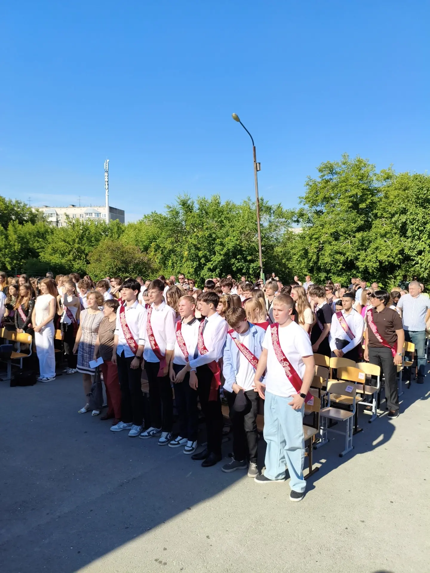 🎓 Аттестаты в руках, а впереди — целая жизнь!