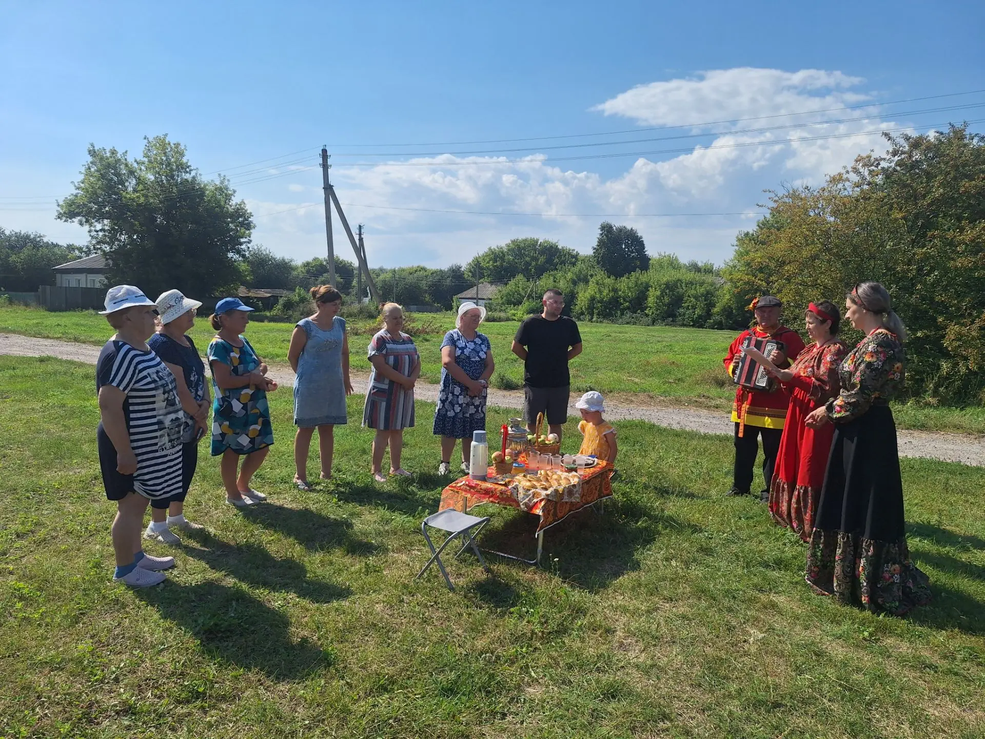 🍎🌿🍏Сегодня в селе Ударник прошла праздничная акция, посвящённая Яблочному Спасу — «С...