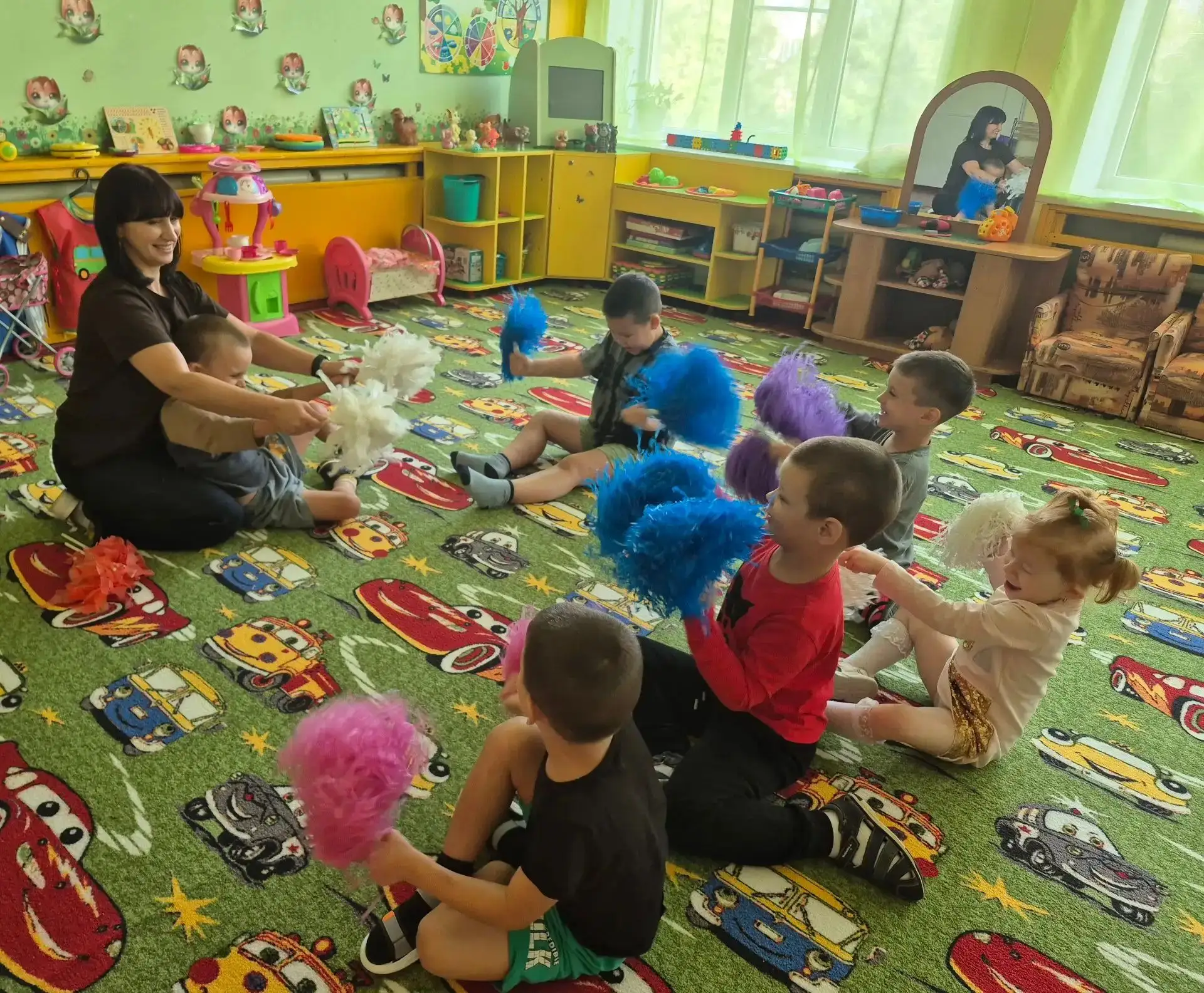 Физминутка : "Ветер дует нам в лицо "....