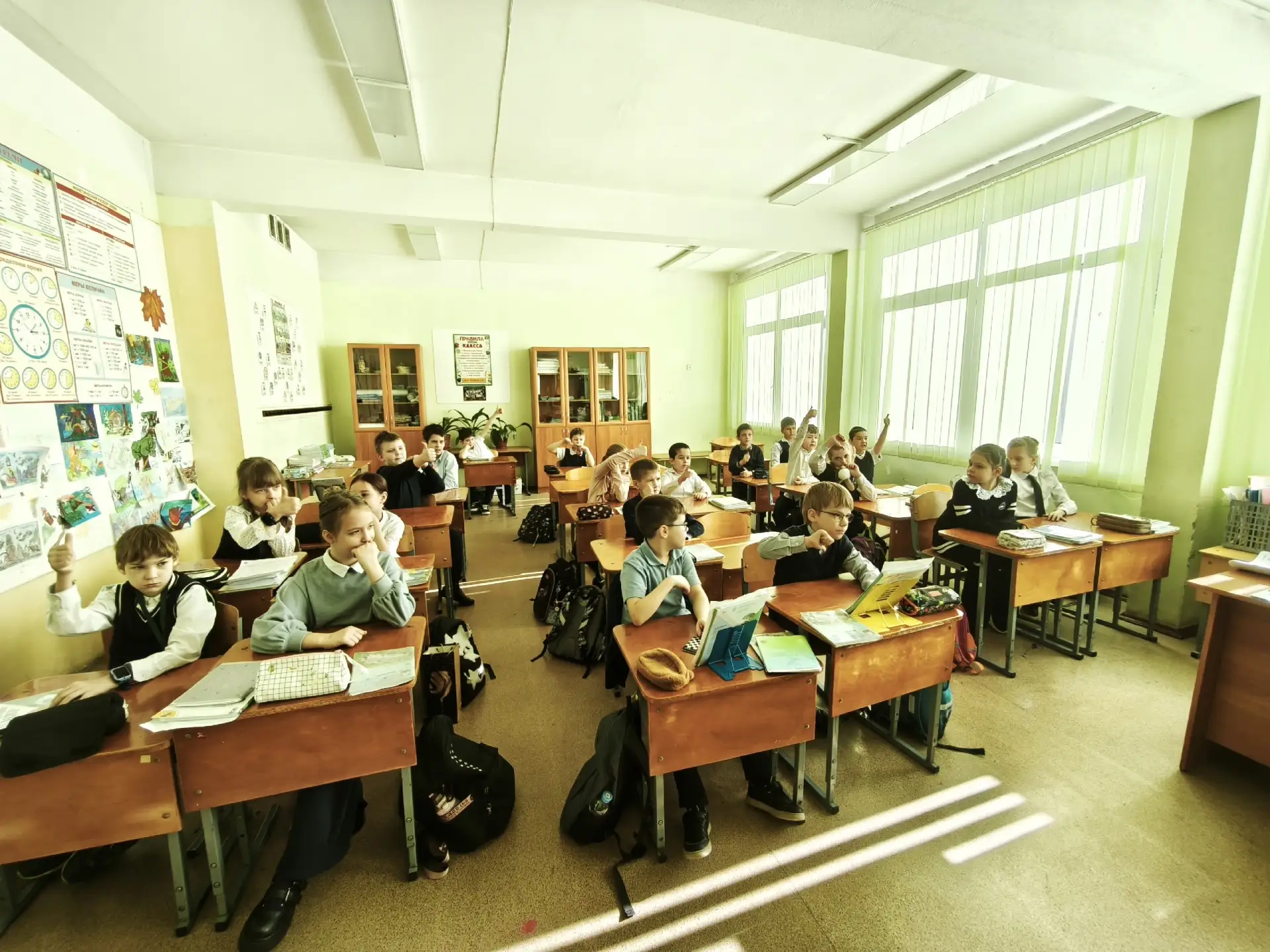 🚀 «ЗВЁЗДНЫЙ ПУТЬ НАЧИНАЕТСЯ В ШКОЛЕ: НЕДЕЛЯ КОСМОСА В НАЧАЛЬНЫХ КЛАССАХ!»🚀