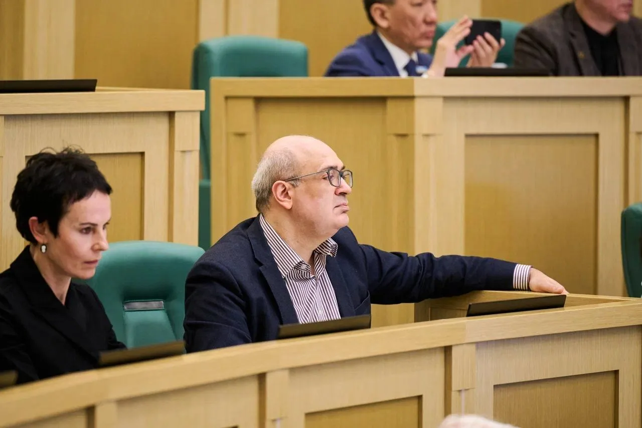 Приняла участие во встрече с деятелями театрального искусства  Мероприятие провела Председатель Сове