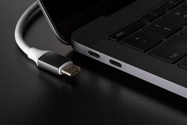 ТЕХНИКА | ПЕРЕЧИСЛЕНЫ СКРЫТЫЕ ВОЗМОЖНОСТИ ПОРТА USB-C

Порт USB-C в компьютерах и смартфонах посовет