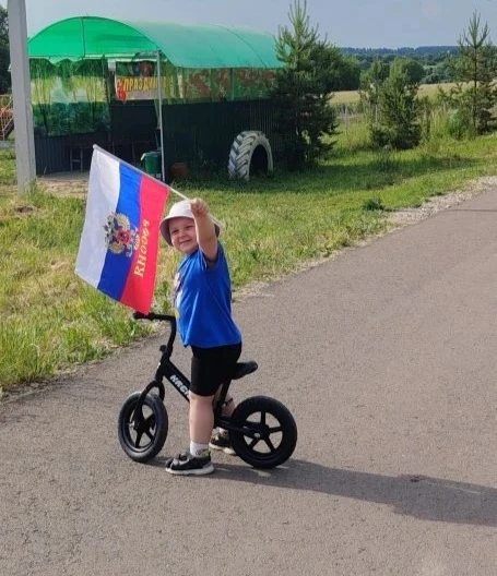 🇷🇺🇷🇺В  День  России работники культуры села Лужны провели для детей викторину «Моя страна, моя Р
