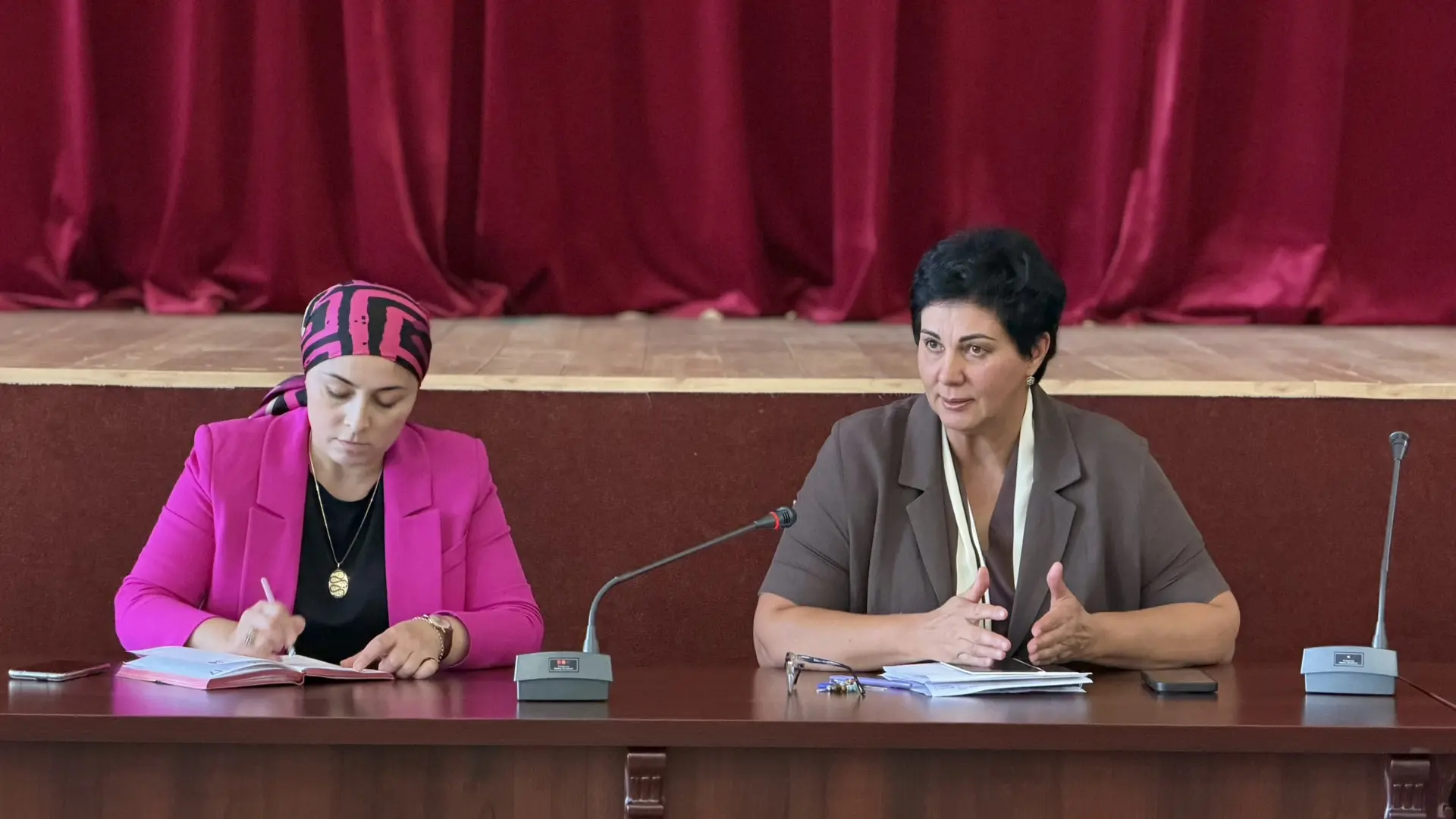 И.о. начальника Управления образования АКГО Зурида Юсуфовна Хатуева провела совещание с...