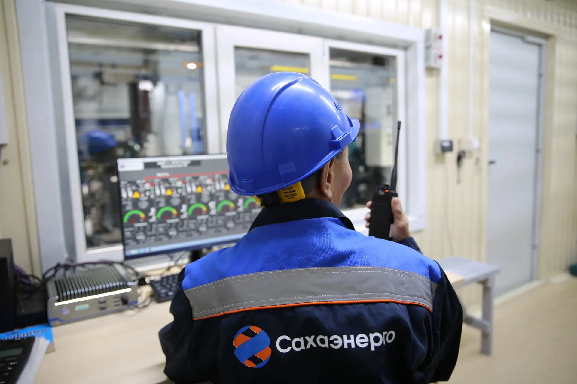 ❄️Персонал Оймяконского РЭС #Сахаэнерго продолжает готовить энергообъекты к предстоящем...