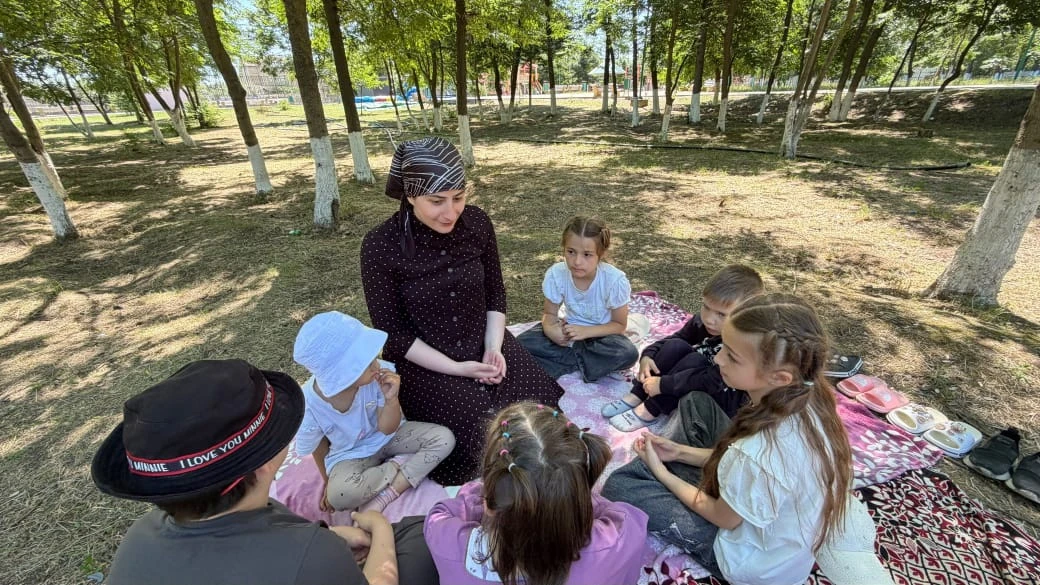 👩‍🏫Воспитатель дневного отдела Магомедова П. З. провела с подопечными  беседу на тему : " Что знач
