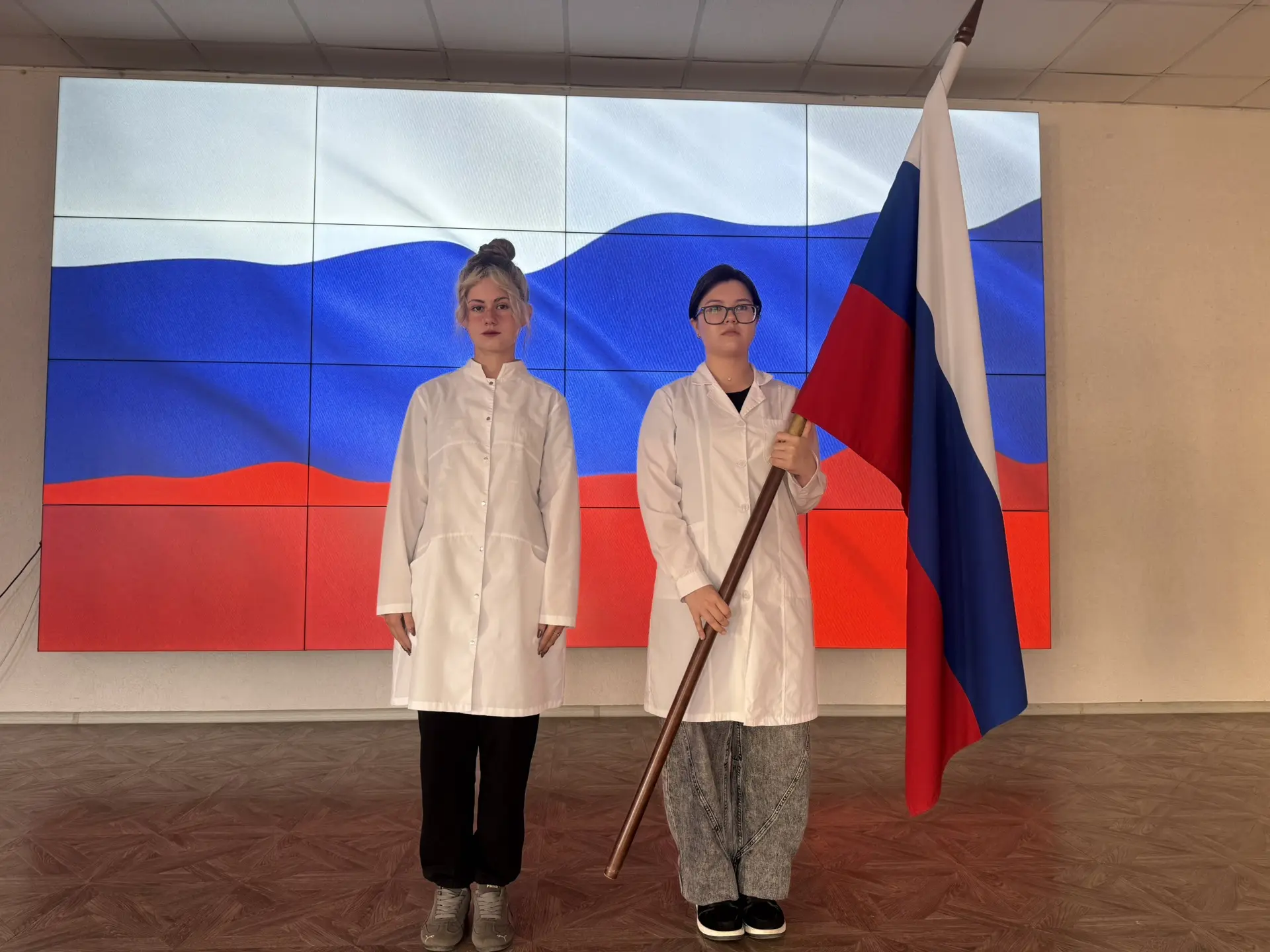 🗓 Понедельник — старт новой рабочей недели! И начался он по традиции — с церемонии под...
